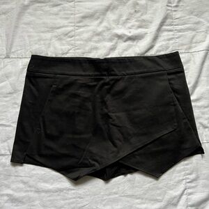 Black Skort